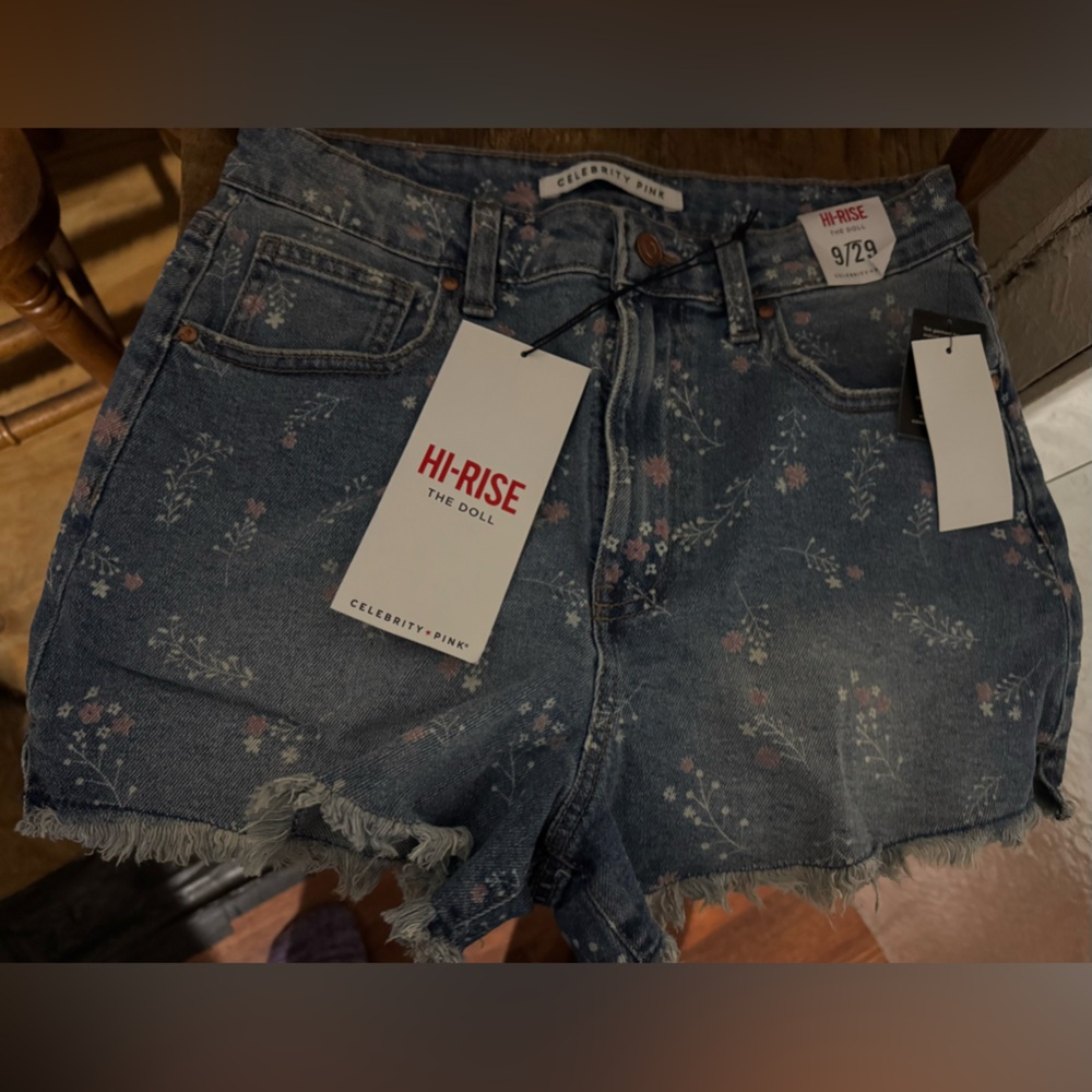 Women’s NWT Celebrity Pink size 9 blue jean shorts with flowers